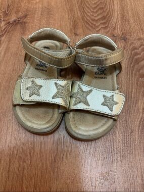 Old Soles Gold Star Girls Star Velcro Sandals Size 22 Europe
